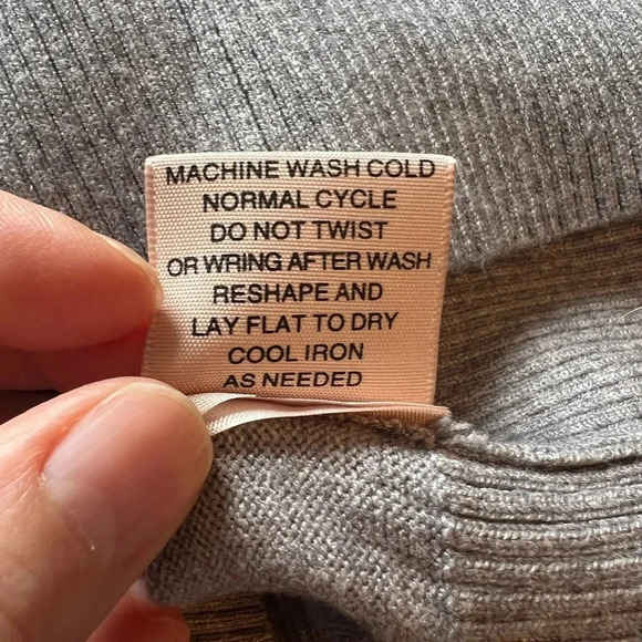 Philosophy grey light-weight sweater. Size Small. - Picture 7 of 8